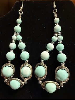 Turquoise colored Bead & faceted gunmetal bead Drop Earrings EUC